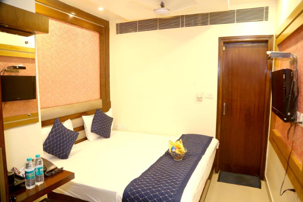 Hotel Guruvas Inn "Vaccinated Staff" Nueva Delhi Exterior foto