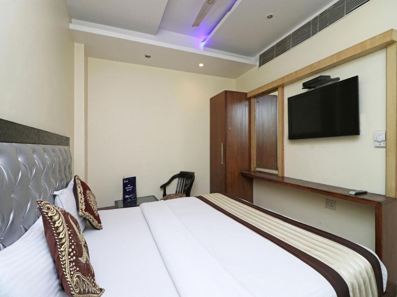 Hotel Guruvas Inn "Vaccinated Staff" Nueva Delhi Exterior foto
