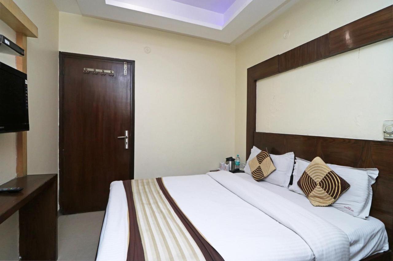 Hotel Guruvas Inn "Vaccinated Staff" Nueva Delhi Exterior foto
