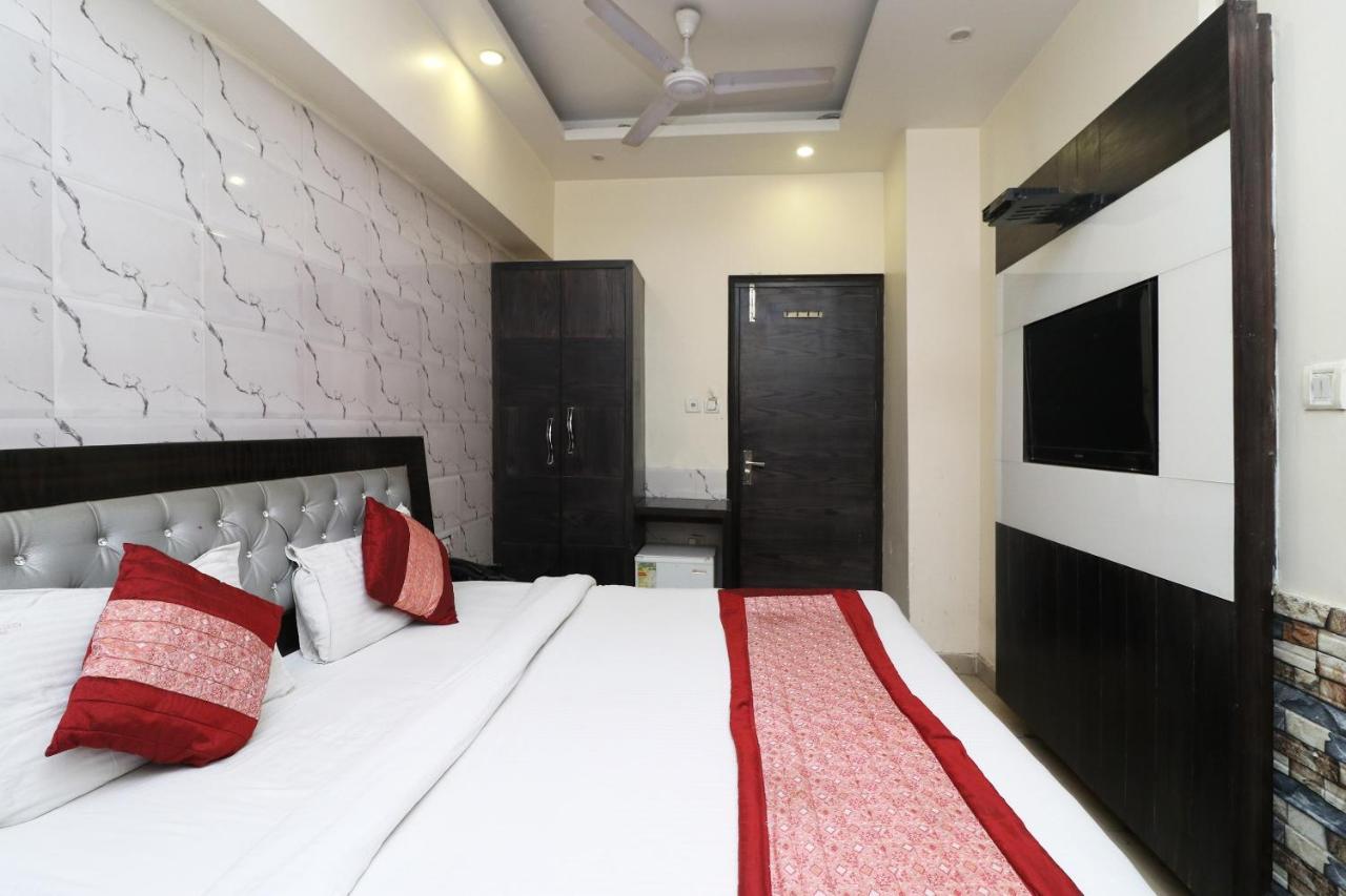 Hotel Guruvas Inn "Vaccinated Staff" Nueva Delhi Exterior foto